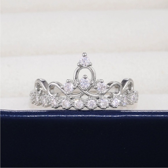 💜 Crystal Crown Silver Ring Size 9 NEW - Picture 10 of 15